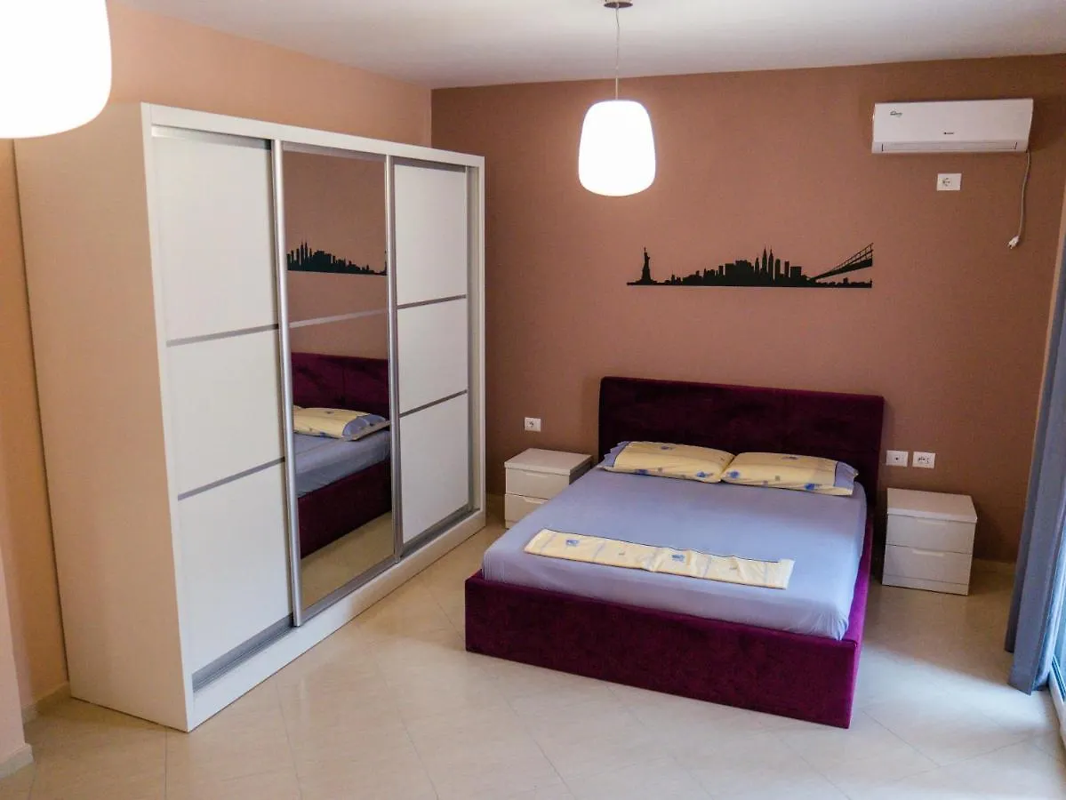 Nyc Modern & Spacious Apartament 5 Min From Seaside Orikum Apartment